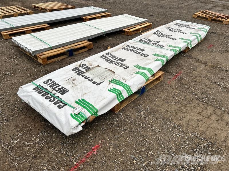 Quantity of (100) 16 ft White Steel Siding / Roofi Sonstige Baumaschinen