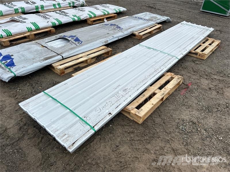 Quantity of (100) 16 ft White Steel Siding / Roofi Sonstige Baumaschinen