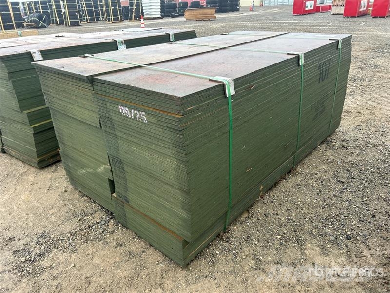 Quantity of (100) 2 ft x 8 ft 3/4 in MDO G1S With Drugi deli