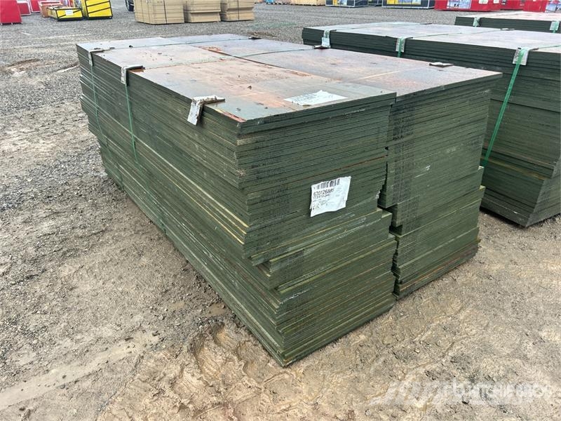 Quantity of (100) 2 ft x 8 ft 3/4 in MDO G1S With Drugi deli