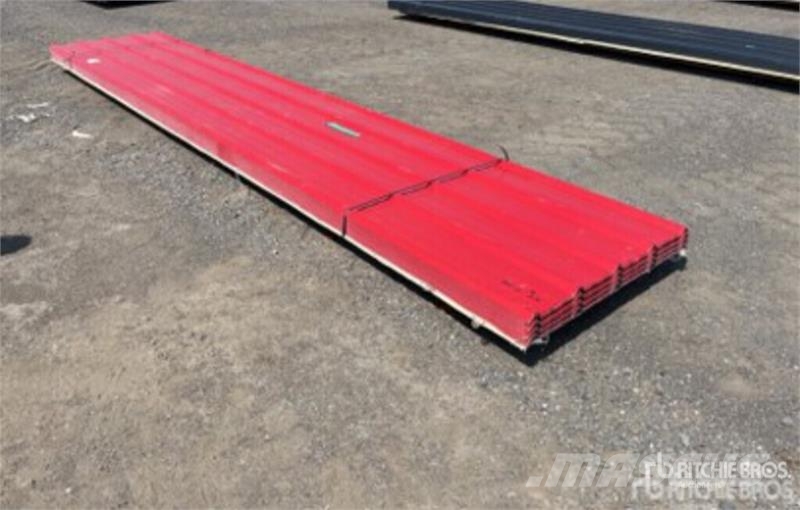 Quantity of (100) 3 ft x 16 ft Red Steel Siding Ro Ostalo za građevinarstvo