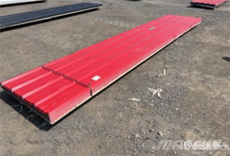Quantity of (100) 3 ft x 16 ft Red Steel Siding Ro Ostalo za građevinarstvo