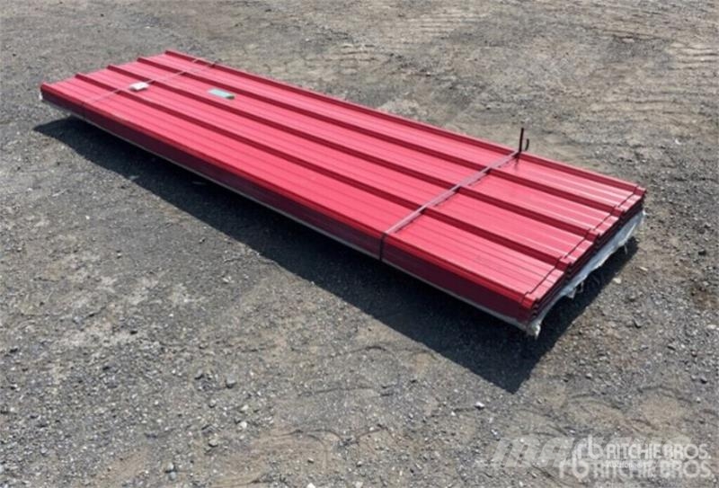 Quantity of (100) 3 ft x 10 ft Red Steel Siding Ro Ostalo za građevinarstvo