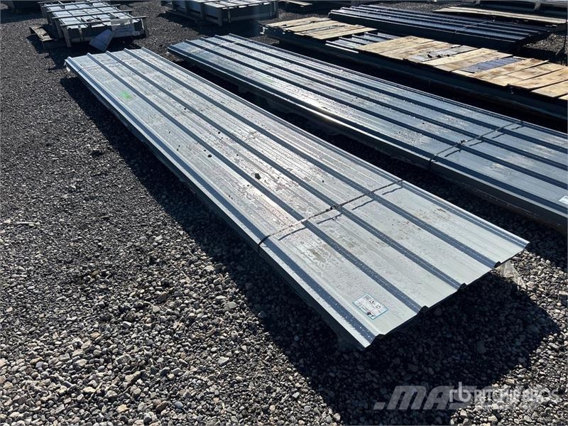  Quantity of (100) Sheets White Steel Siding Roofin Cabrestantes, montacargas y elevadores de materiales