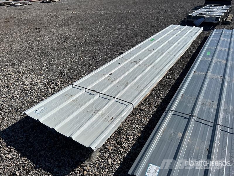  Quantity of (100) Sheets White Steel Siding Roofin Cabrestantes, montacargas y elevadores de materiales