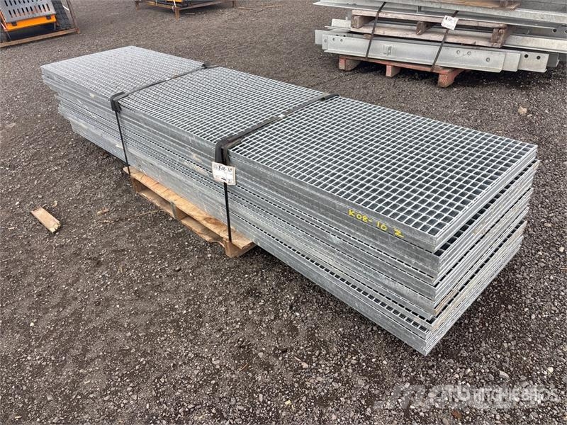  Quantity of 108 in x 26 in x 1 in Galvanized Grids Treuils, palans et monte-charge