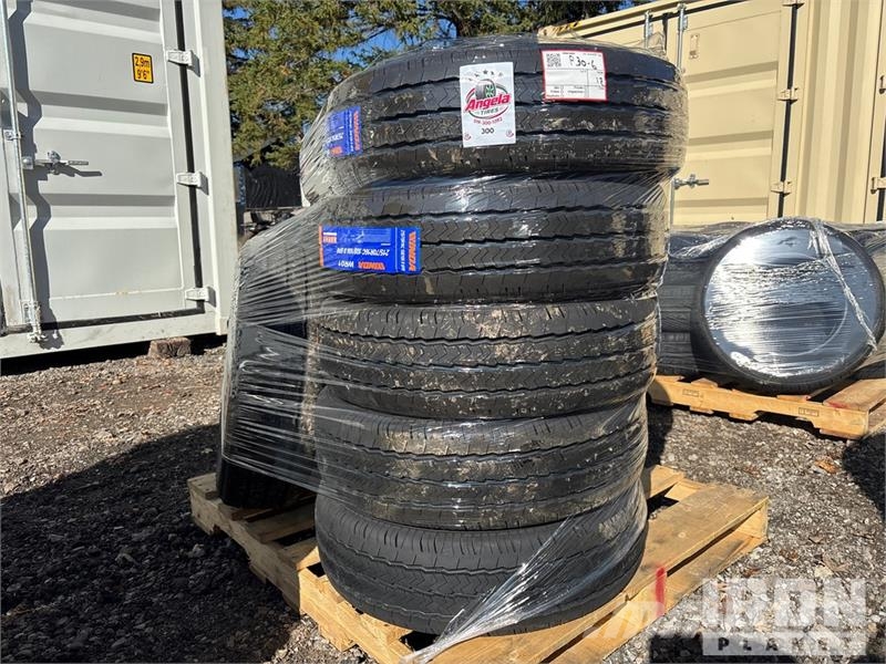  Quantity of (11) 215-70R-16C Tires (Unused) 轮胎、车轮、轮圈
