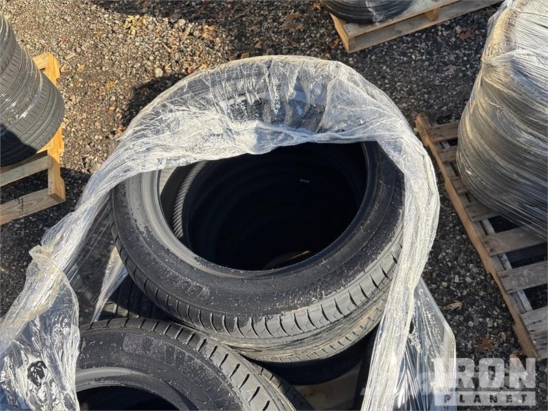Quantity of (12) 215/55R17 235-55R-18 Tires 轮胎、车轮、轮圈
