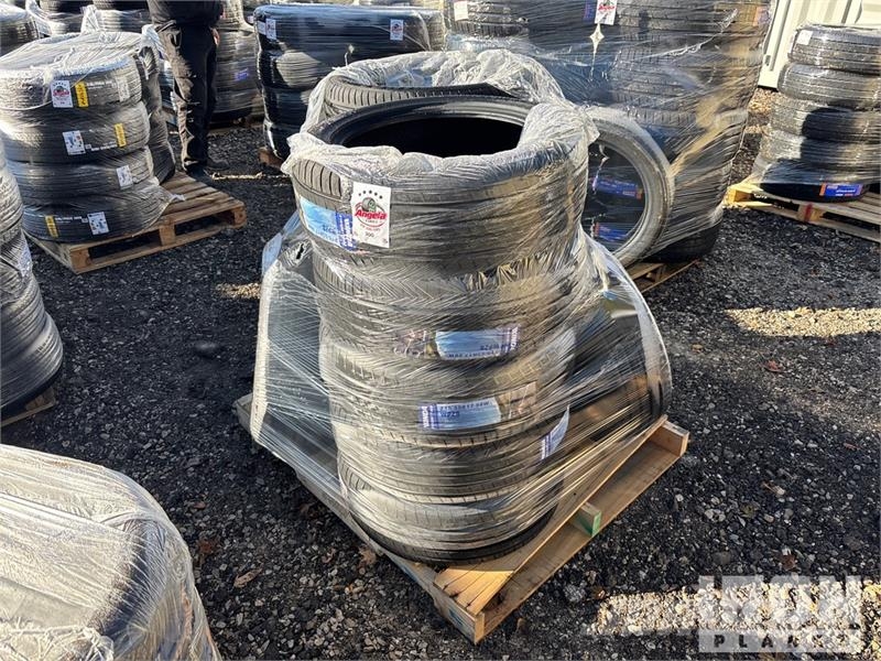 Quantity of (12) 215/55R17 235-55R-18 Tires 轮胎、车轮、轮圈