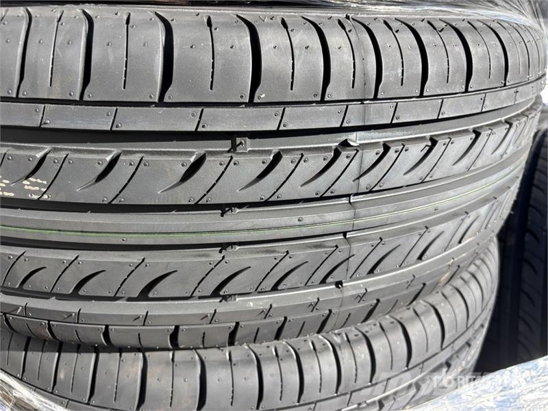 Quantity of (12) 225/60R17 Tires الإطارات والعجلات والحافات