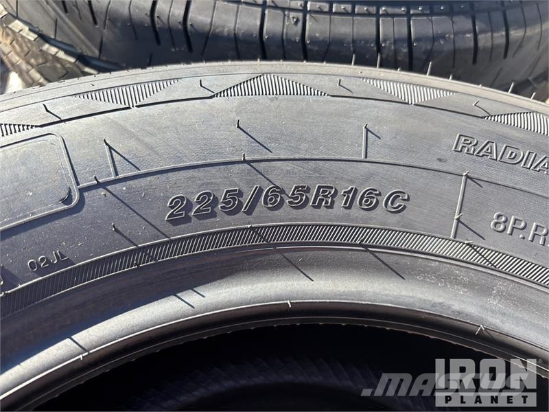  Quantity of (12) 225-65R-16C Tires (Unused) 轮胎、车轮、轮圈