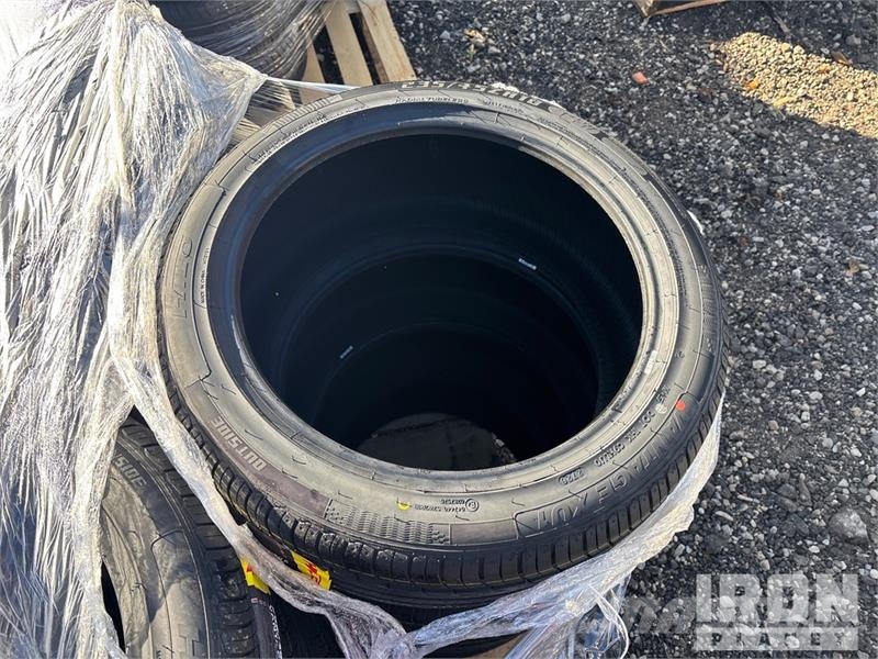  Quantity of (12) 235-45ZR-18 Tires (Unused) 轮胎、车轮、轮圈