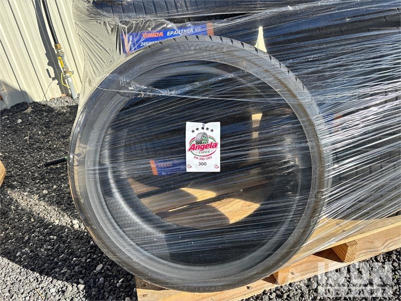  Quantity of (12) 245/40ZR19 Tires (Unused) 轮胎、车轮、轮圈