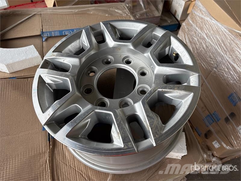  Quantity of (12) Aluminum Wheels Opony, koła i felgi