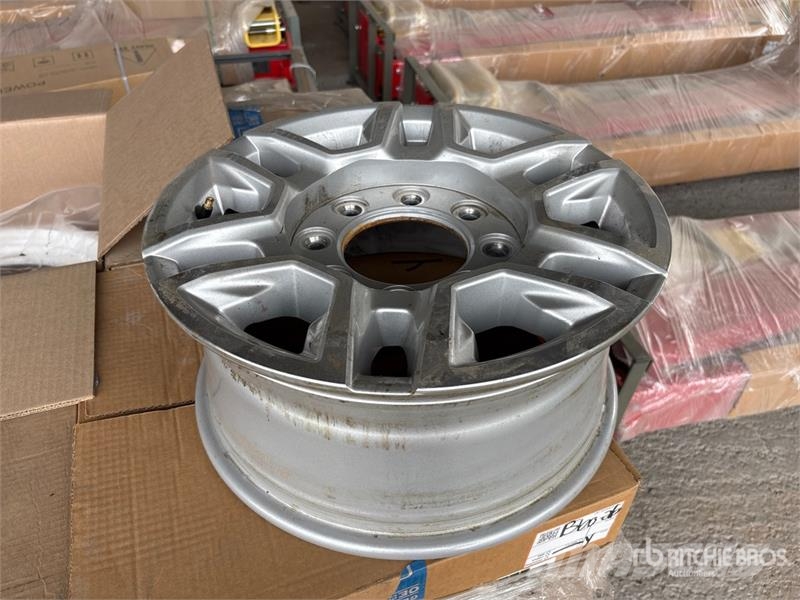  Quantity of (12) Aluminum Wheels Opony, koła i felgi