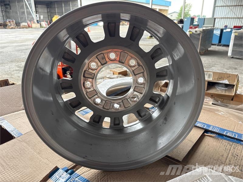  Quantity of (12) Aluminum Wheels Opony, koła i felgi
