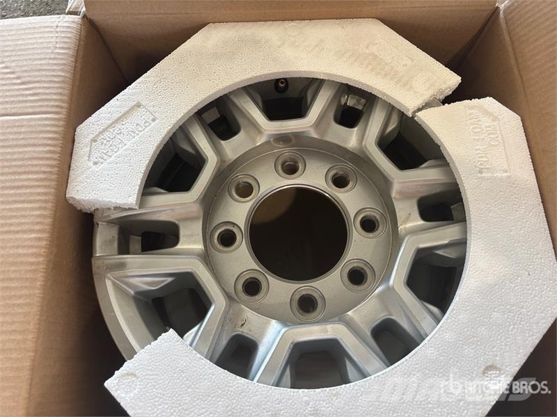 Quantity of (12) Aluminum Wheels Opony, koła i felgi