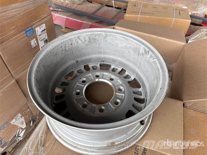  Quantity of (12) Aluminum Wheels Opony, koła i felgi