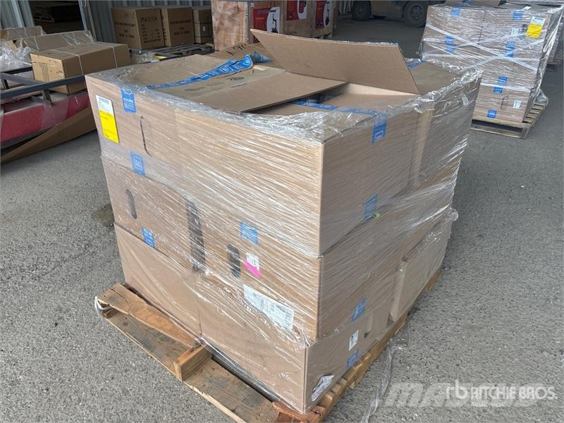  Quantity of (12) Aluminum Wheels Opony, koła i felgi