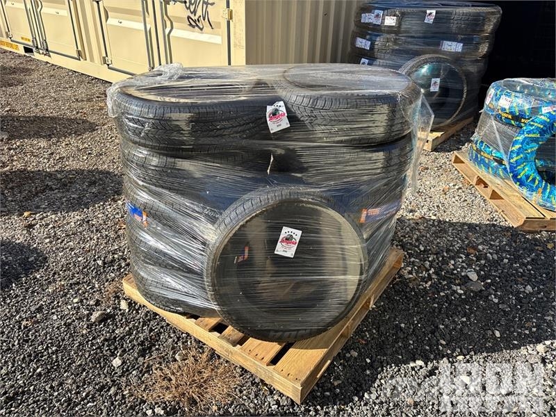  Quantity of (12) P215/65R17 Tires (Unused) 轮胎、车轮、轮圈