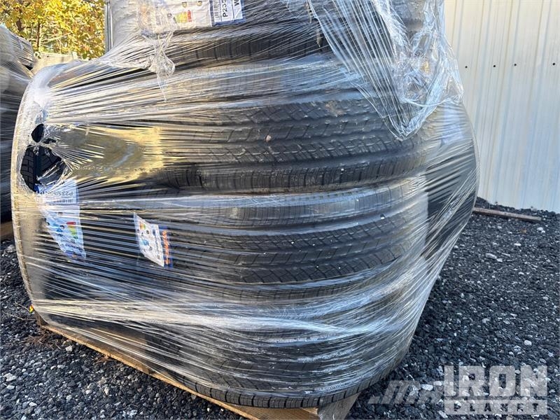 Quantity of (12) P235/55R19 Tires (Unused) 轮胎、车轮、轮圈