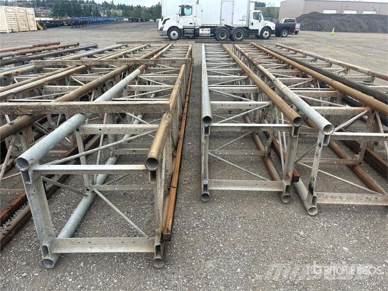 Quantity of (12) Scaffolding 足場設備