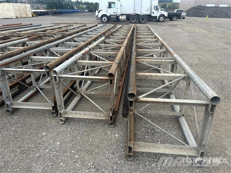 Quantity of (12) Scaffolding 足場設備