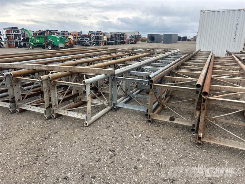 Quantity of (12) Scaffolding 足場設備