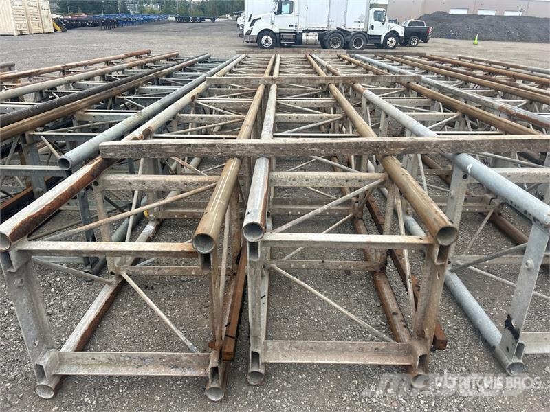 Quantity of (12) Scaffolding 足場設備