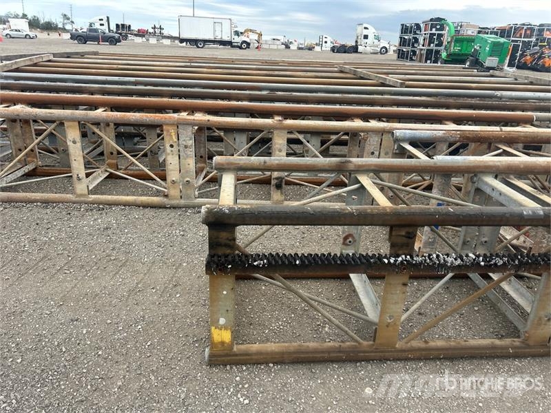 Quantity of (12) Scaffolding 足場設備