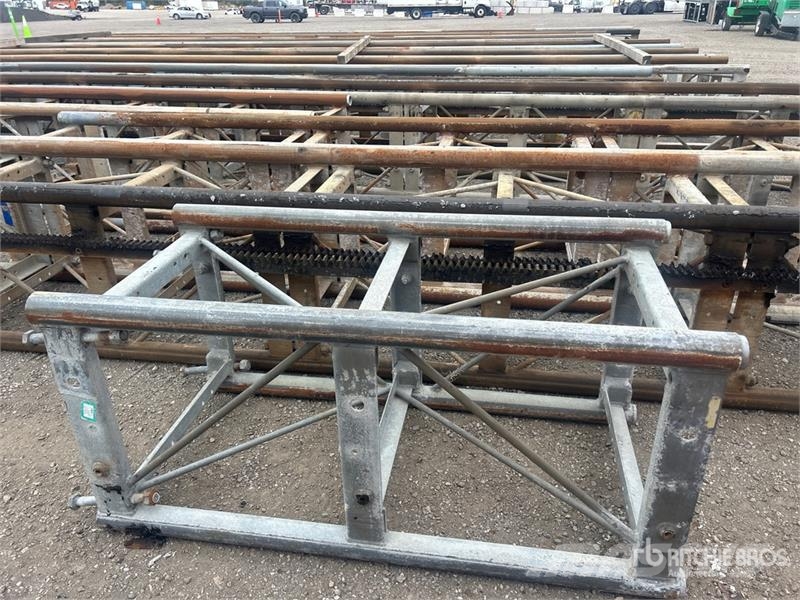 Quantity of (12) Scaffolding 足場設備