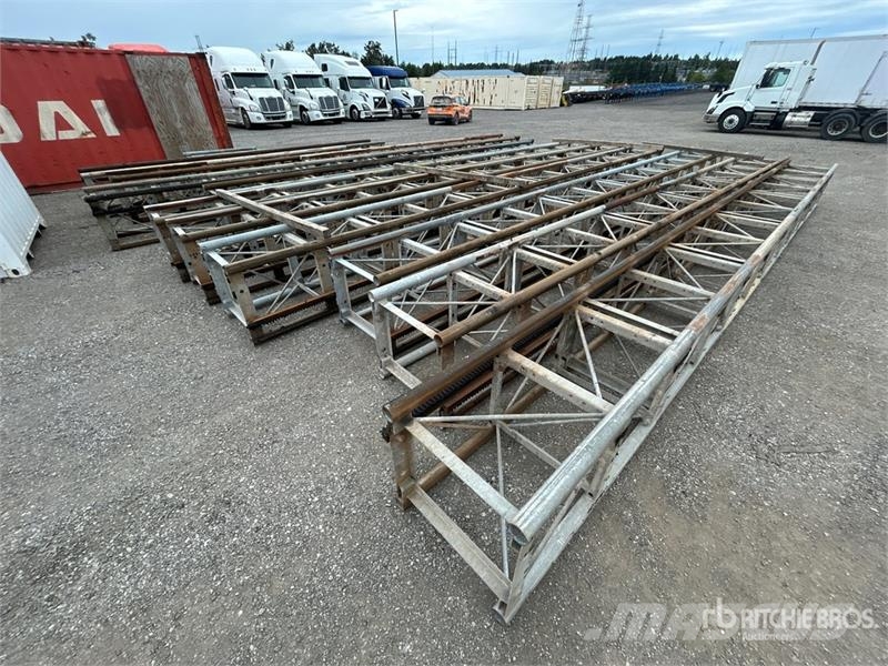 Quantity of (12) Scaffolding 足場設備