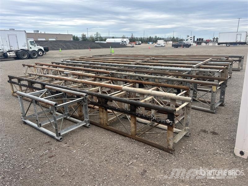 Quantity of (12) Scaffolding 足場設備
