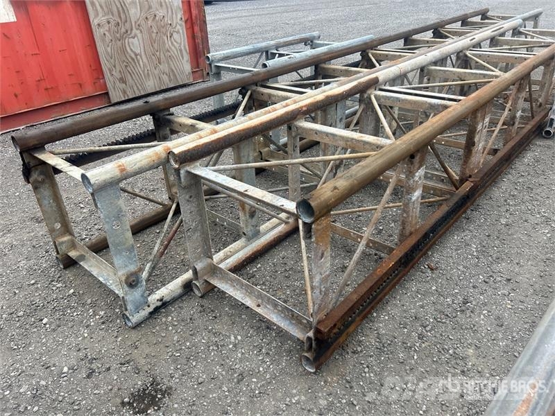 Quantity of (12) Scaffolding 足場設備