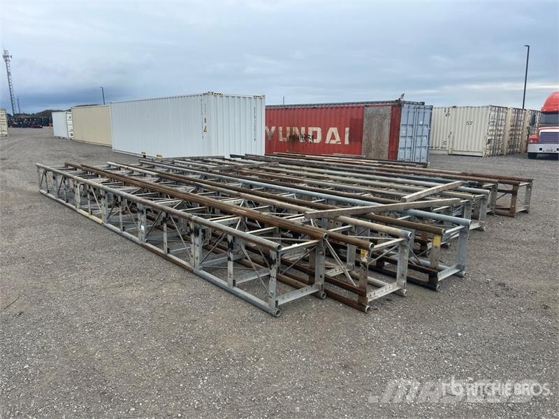 Quantity of (12) Scaffolding 足場設備