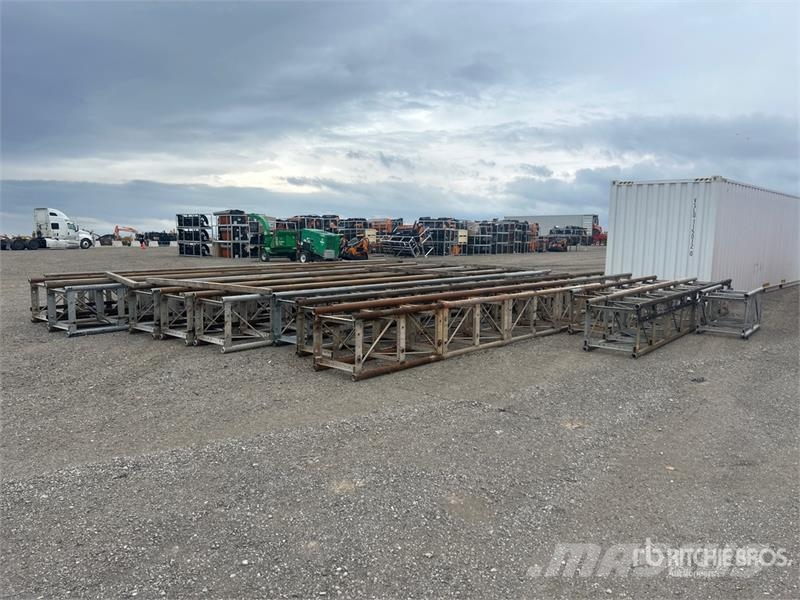 Quantity of (12) Scaffolding 足場設備