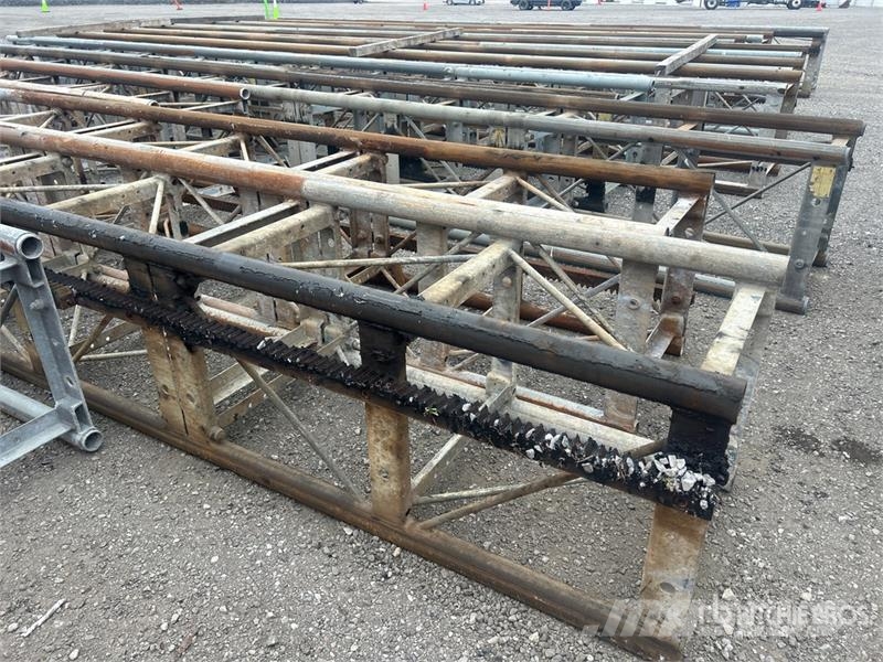 Quantity of (12) Scaffolding 足場設備