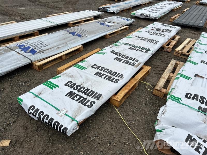 Quantity of (120) 16 ft White Steel Siding / Roofi Sonstige Baumaschinen