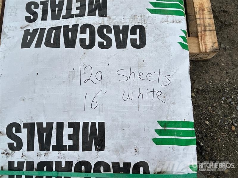 Quantity of (120) 16 ft White Steel Siding / Roofi Sonstige Baumaschinen