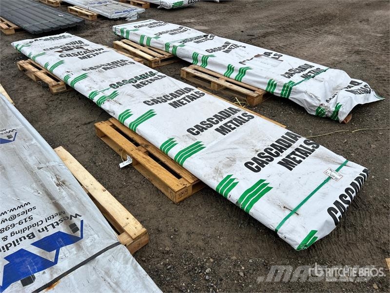 Quantity of (120) 16 ft White Steel Siding / Roofi Sonstige Baumaschinen