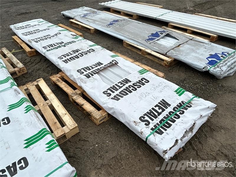 Quantity of (120) 16 ft White Steel Siding / Roofi Sonstige Baumaschinen