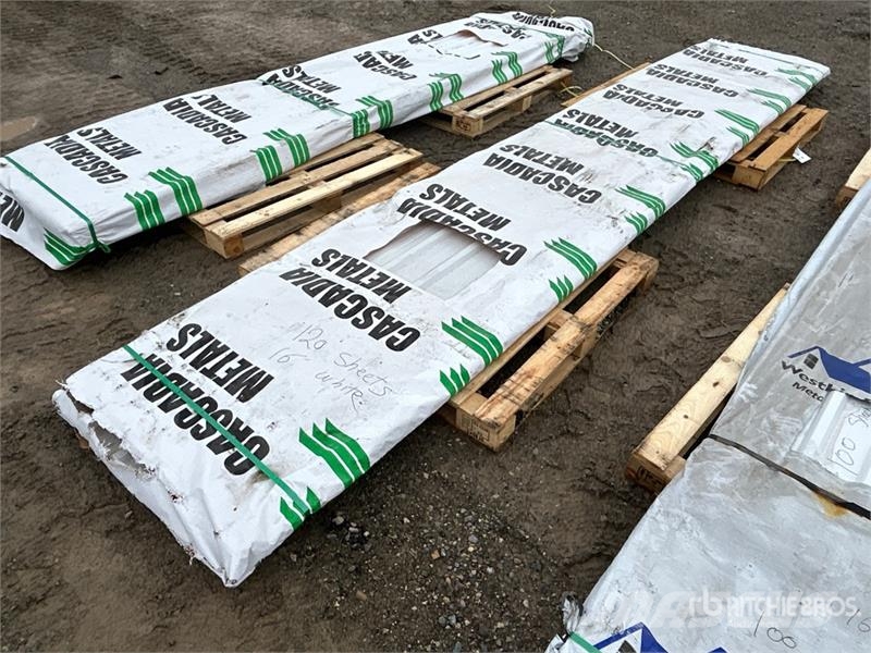 Quantity of (120) 16 ft White Steel Siding / Roofi Sonstige Baumaschinen