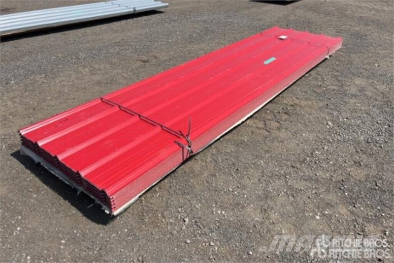 Quantity of (125) 3 ft x 12 ft Red Steel Siding Ro Ostalo za građevinarstvo