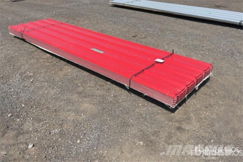 Quantity of (125) 3 ft x 12 ft Red Steel Siding Ro Ostalo za građevinarstvo