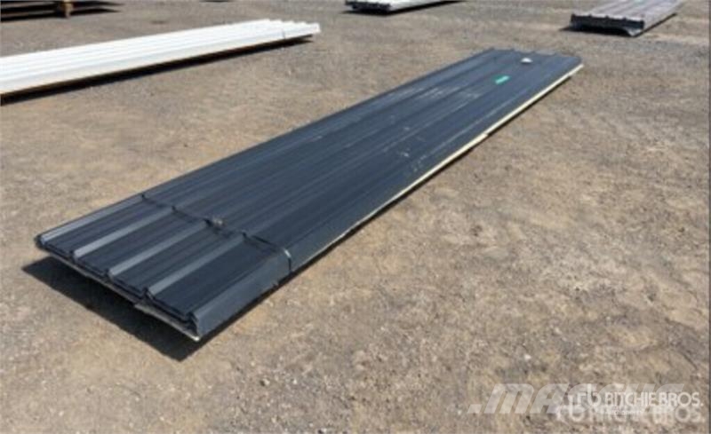 Quantity of (125) 3 ft x 16 ft Black Steel Siding Ostalo za građevinarstvo