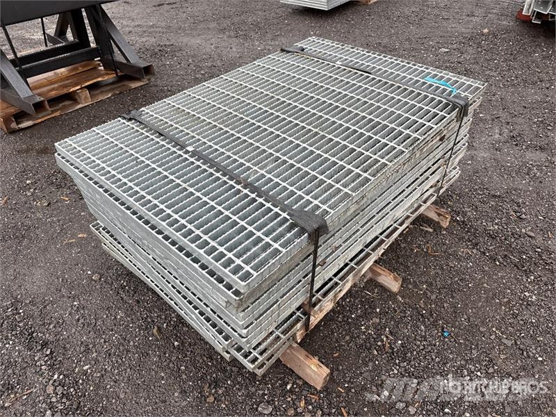  Quantity of (14) 56 in x 36 in x 3/16 Galvanized G Treuils, palans et monte-charge