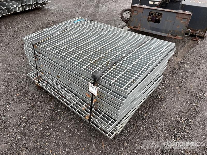  Quantity of (14) 56 in x 36 in x 3/16 Galvanized G Treuils, palans et monte-charge