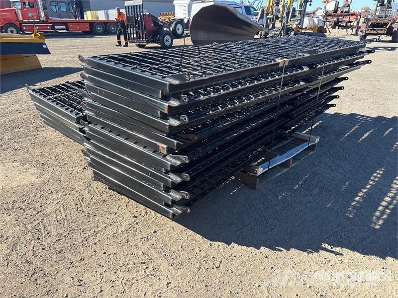  Quantity of (14) Hopper Grates ماكينات زراعية - غير ذلك