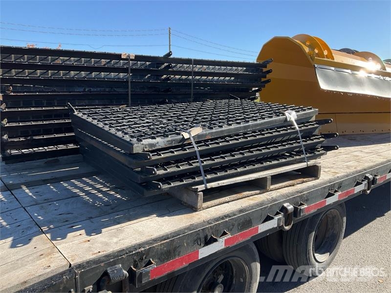  Quantity of (14) Hopper Grates ماكينات زراعية - غير ذلك