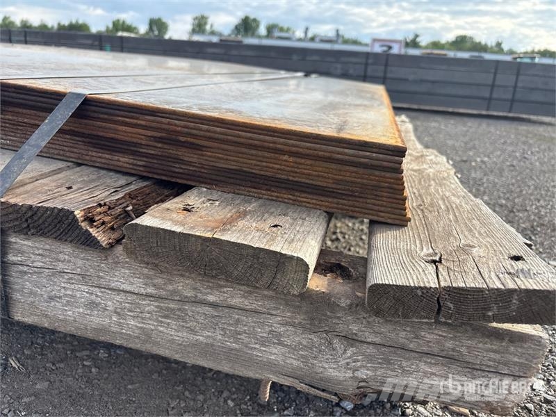  Quantity of (15) 60 in x 120 in Steel Plates Andre komponenter